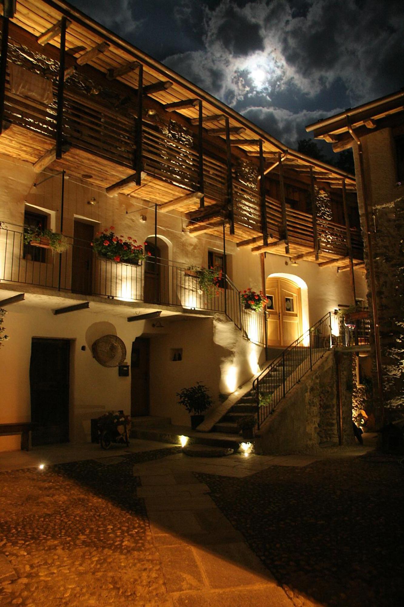 Ostello Del Castello Тірано Екстер'єр фото