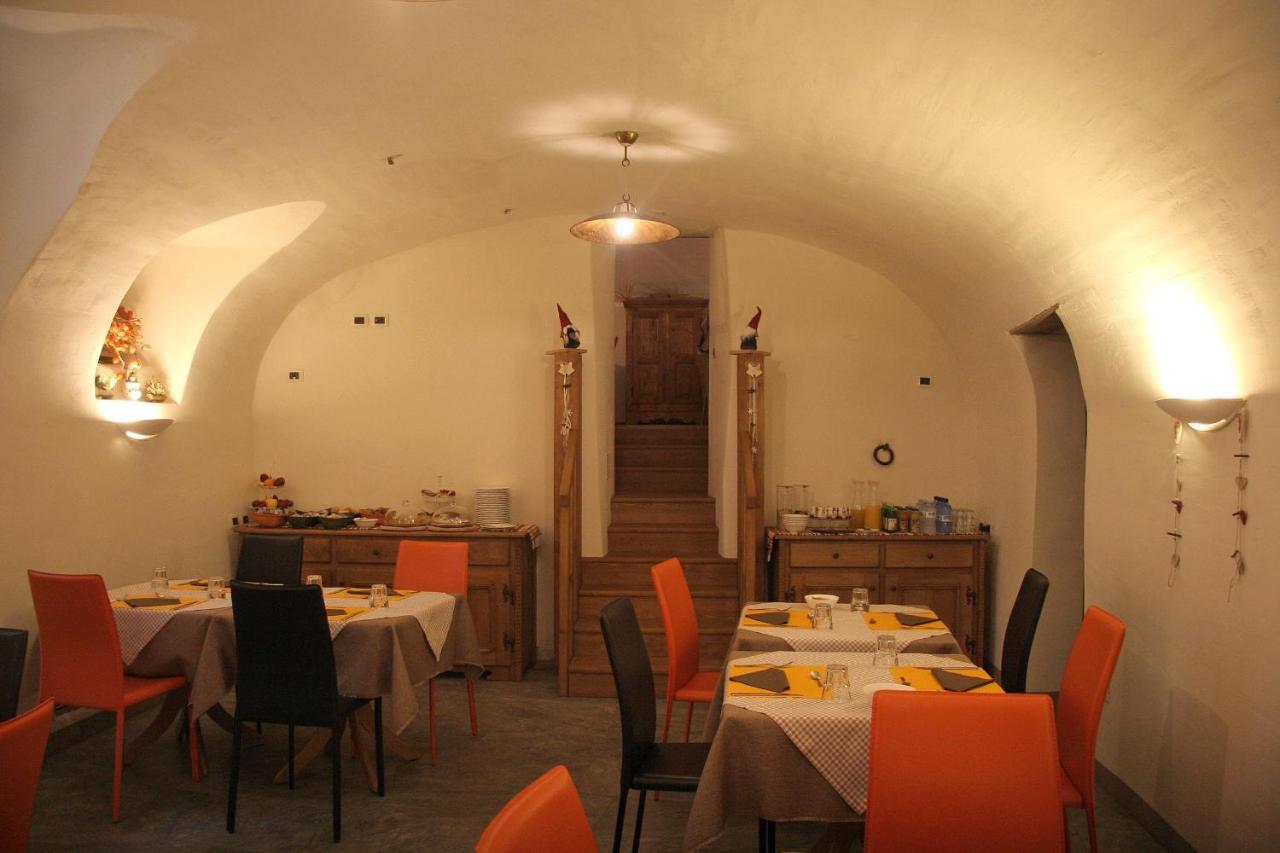 Ostello Del Castello Тірано Екстер'єр фото